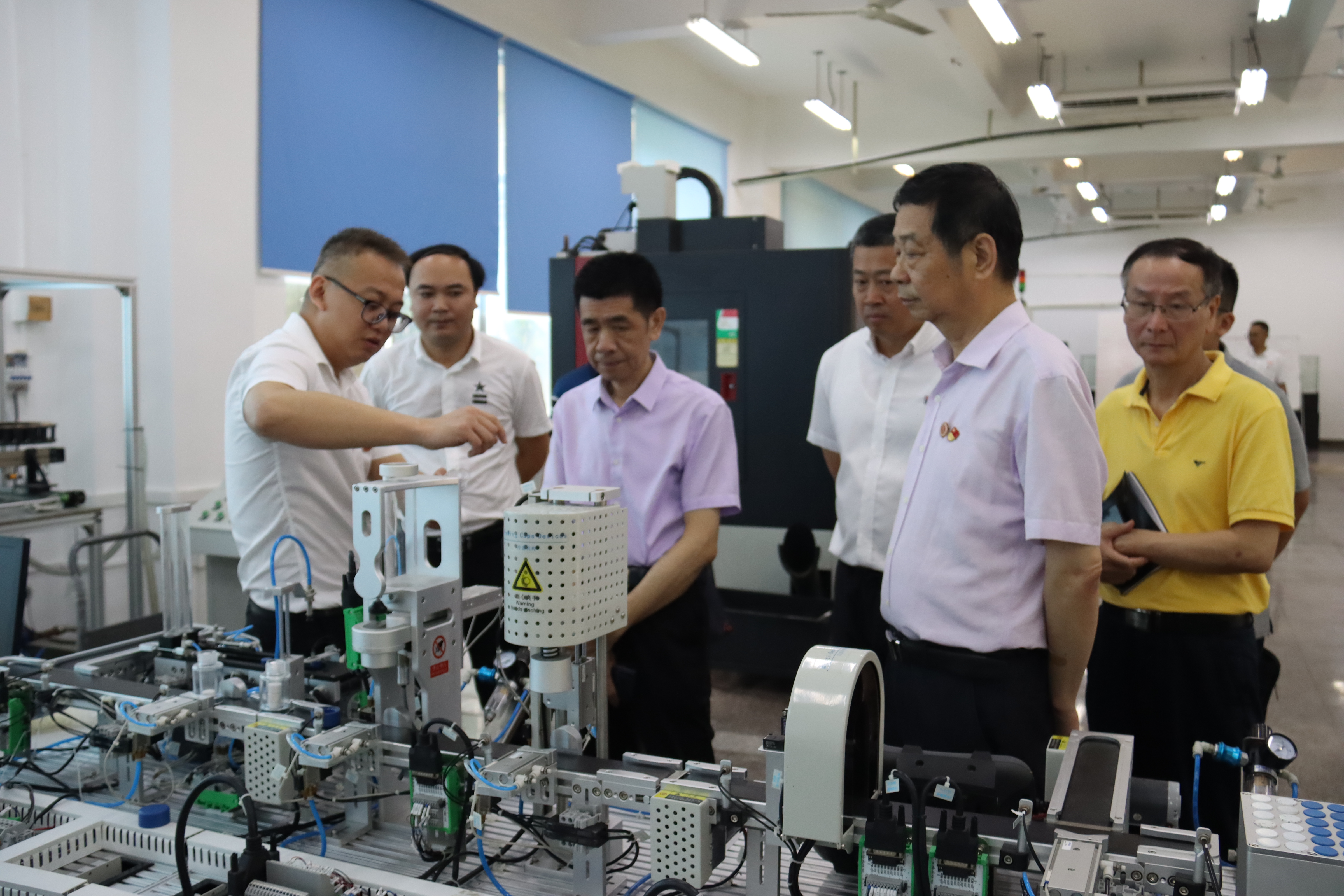 泉州市总工会党组书记,常务副主席王茂泉一行莅校调研