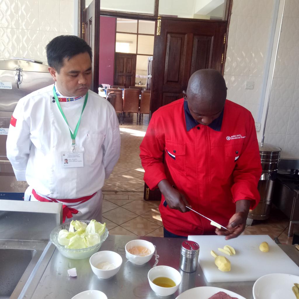泉州轻工职业学院教师赴肯尼亚进行烹饪与餐饮服务专业为期45天的师资培训和教学指导