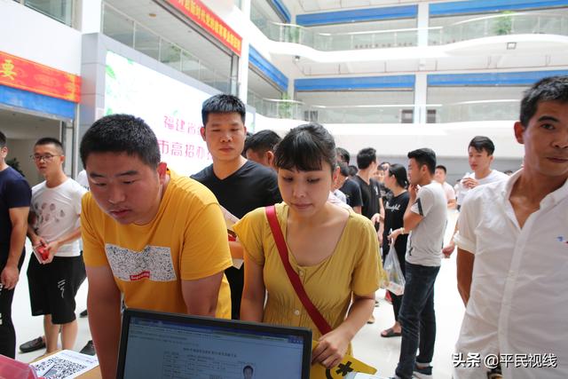 为了梦想：儿子投笔从戎，父亲退伍20年后再上大学