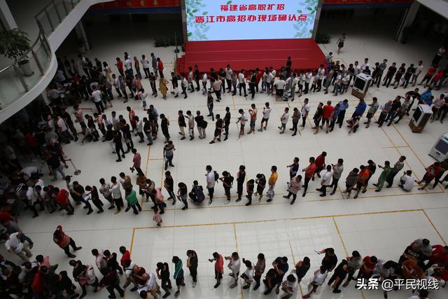 为了梦想：儿子投笔从戎，父亲退伍20年后再上大学